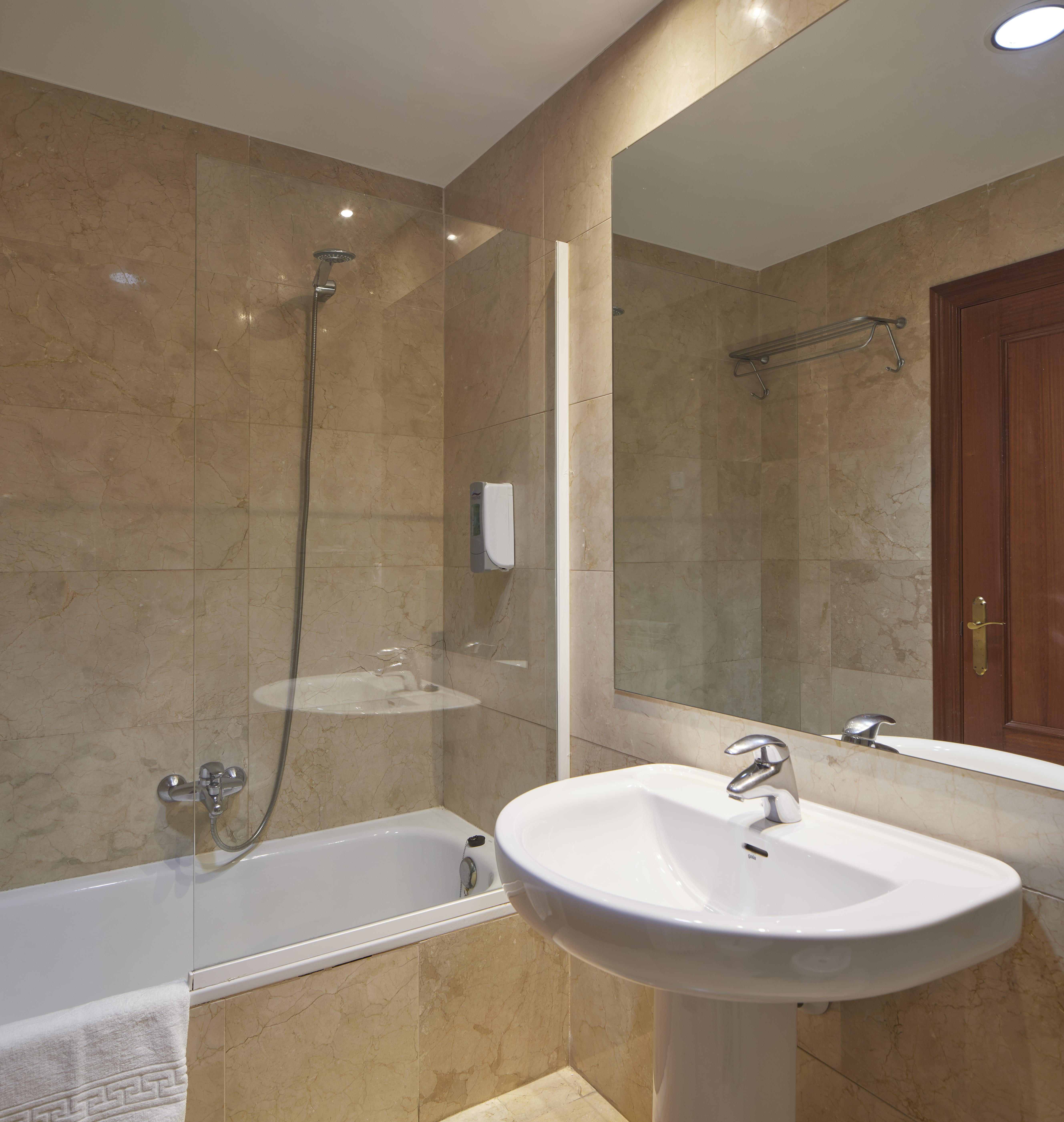 Iraipe Logrono Hotel ภายนอก รูปภาพ