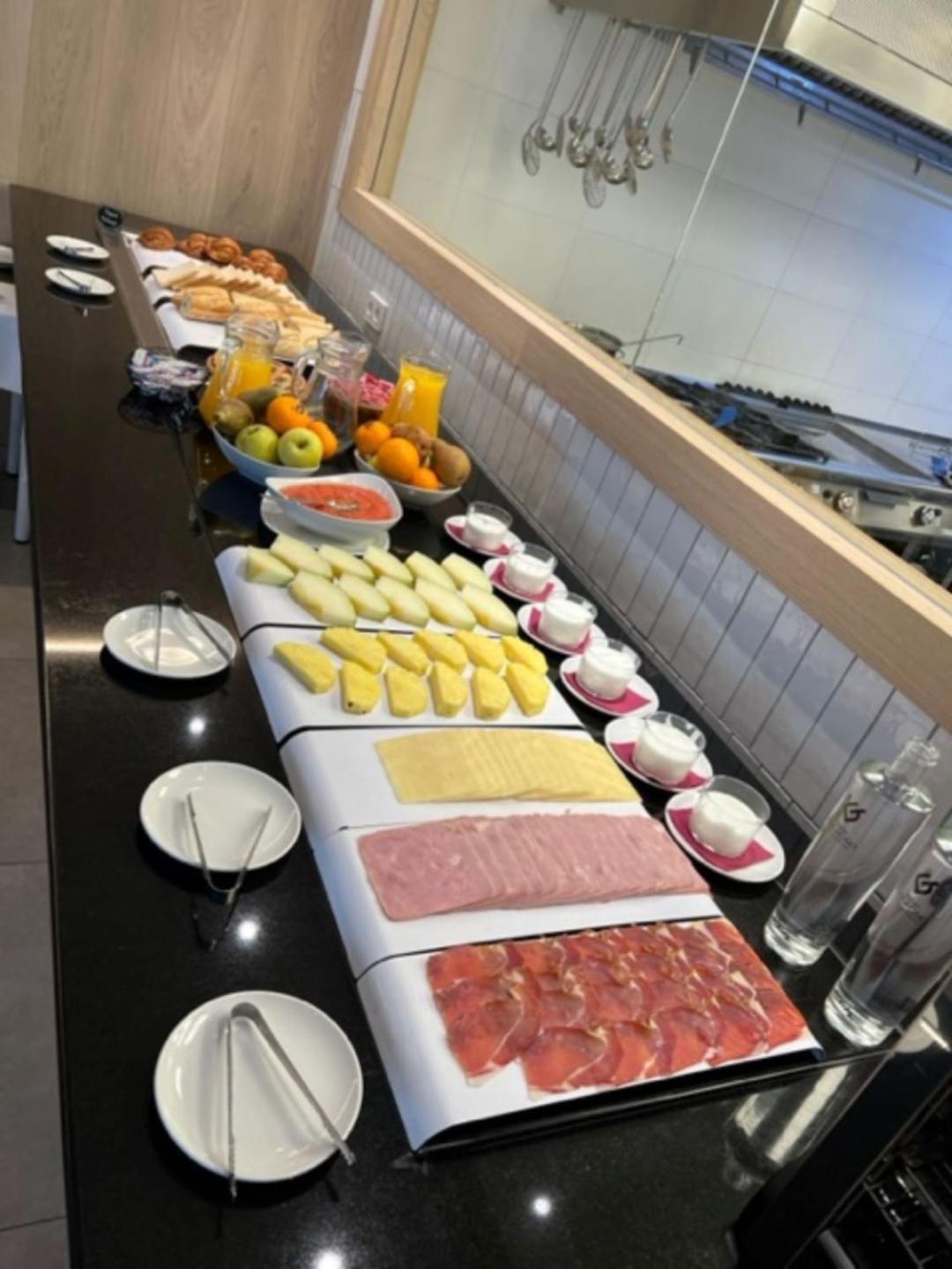 Iraipe Logrono Hotel ภายนอก รูปภาพ