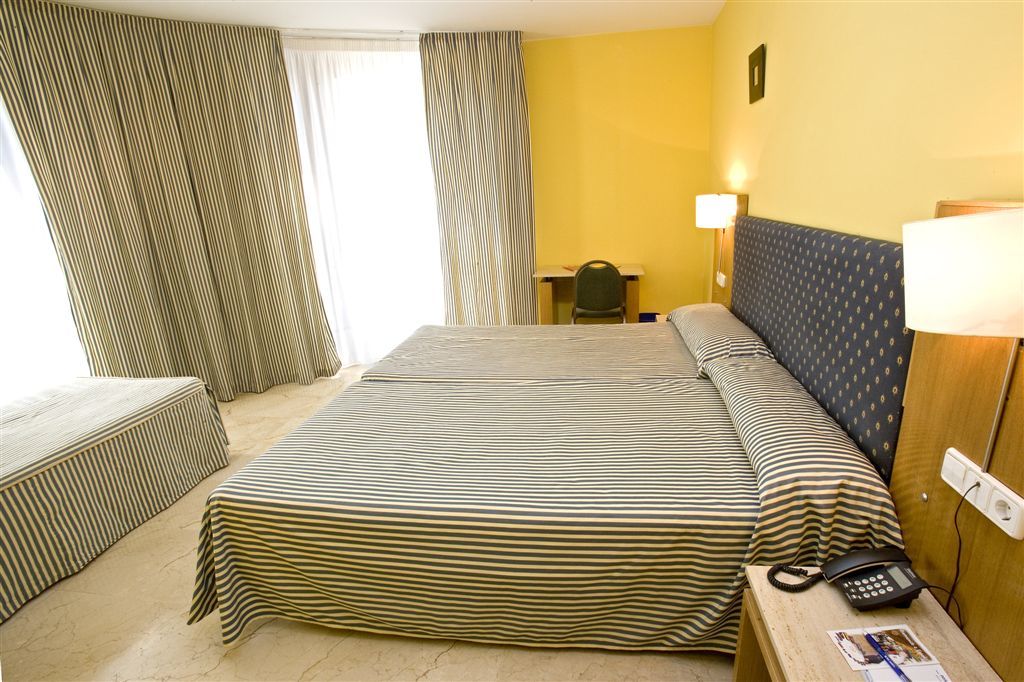 Iraipe Logrono Hotel ภายนอก รูปภาพ